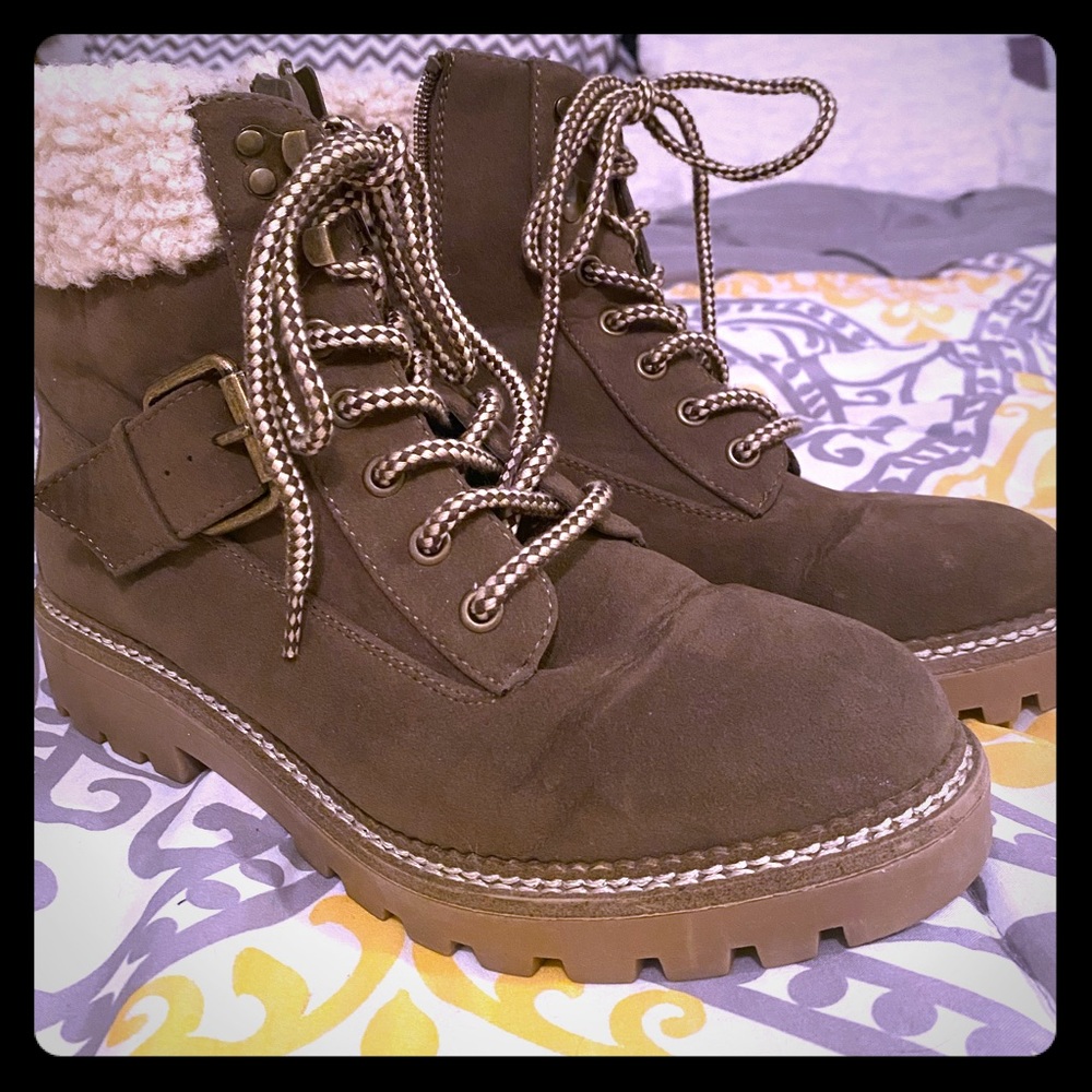 Olive army boots size 7